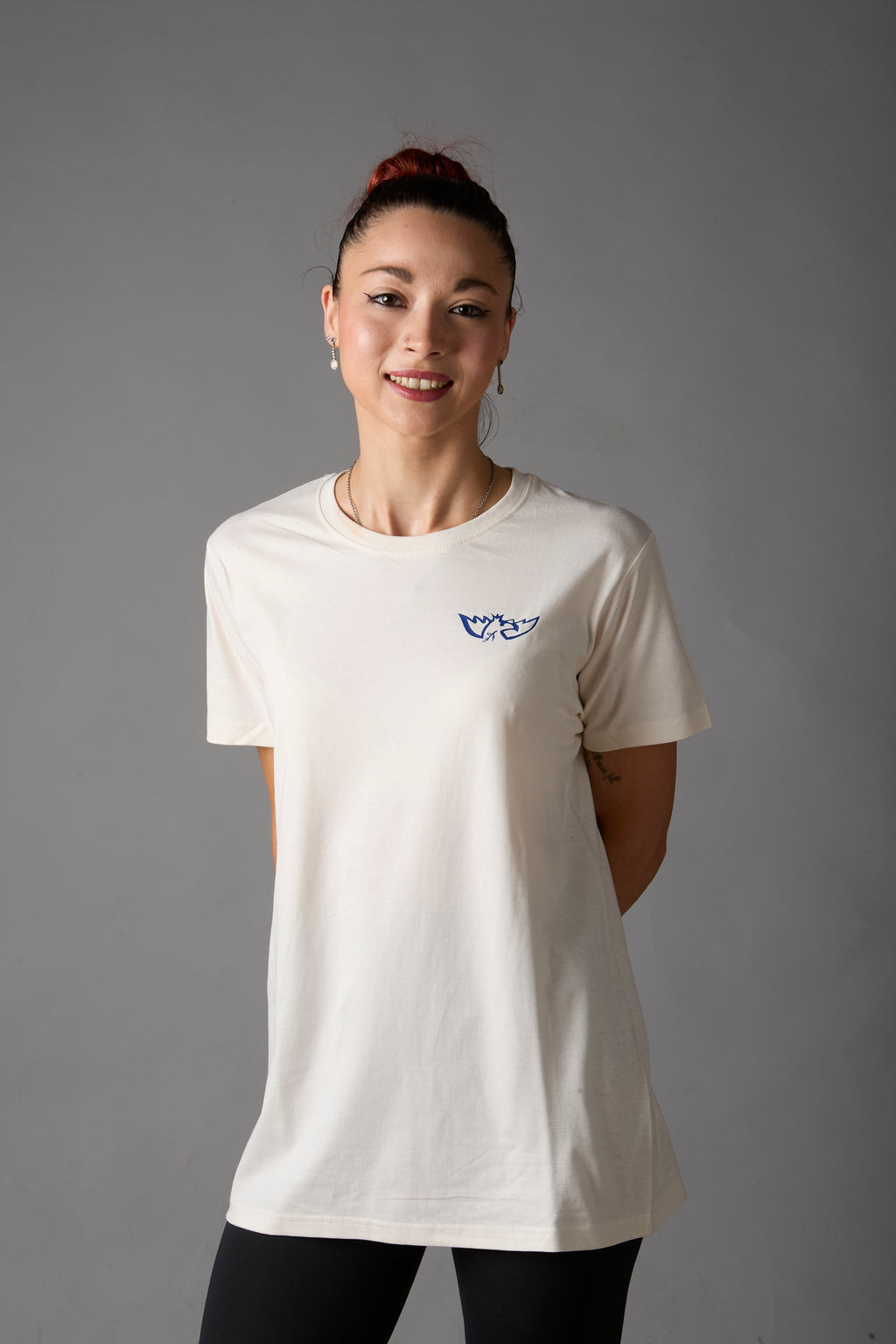 T-shirt unisex bianco vintage con grafica blu acceso