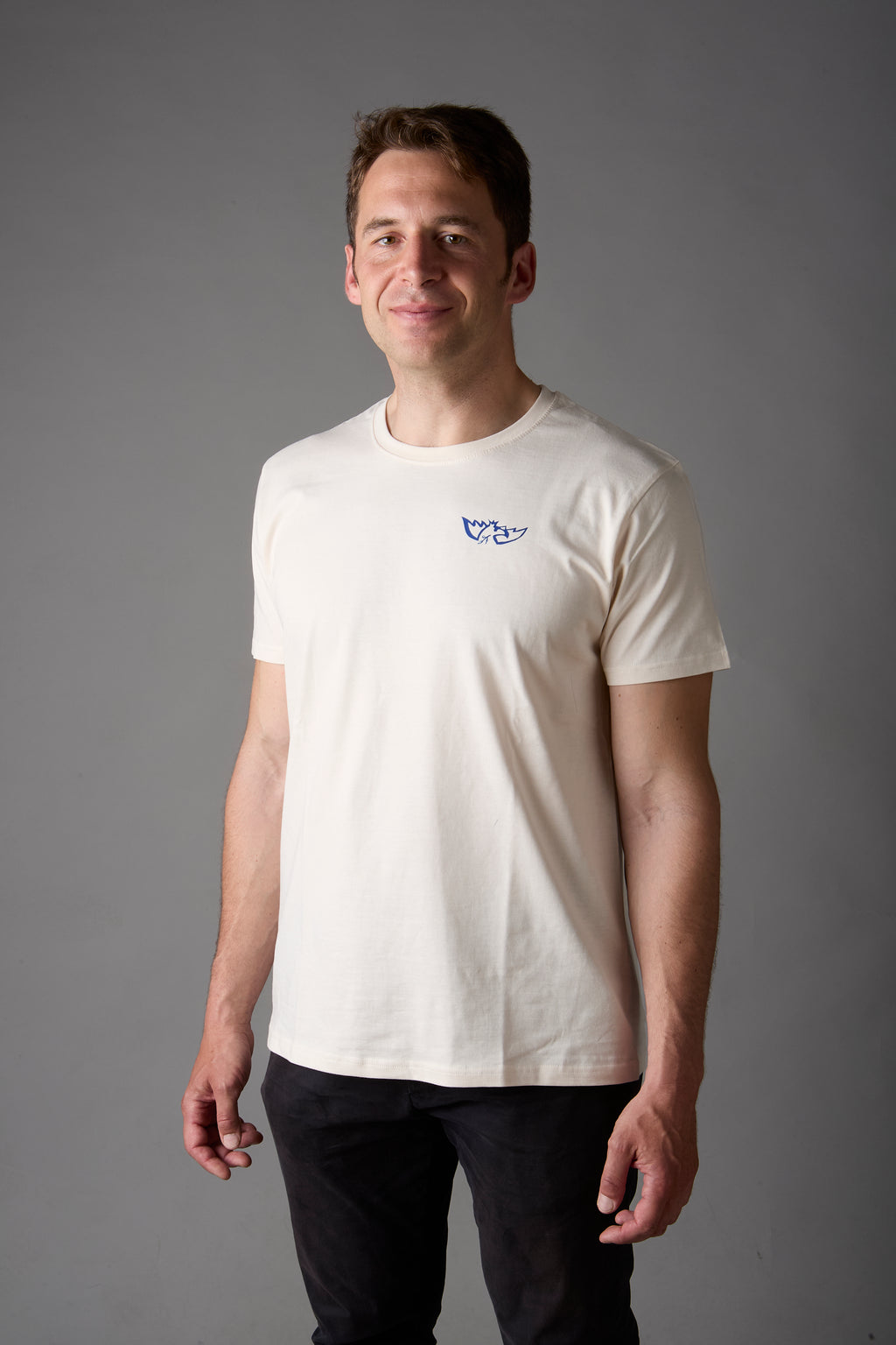T-shirt unisex bianco vintage con grafica blu acceso