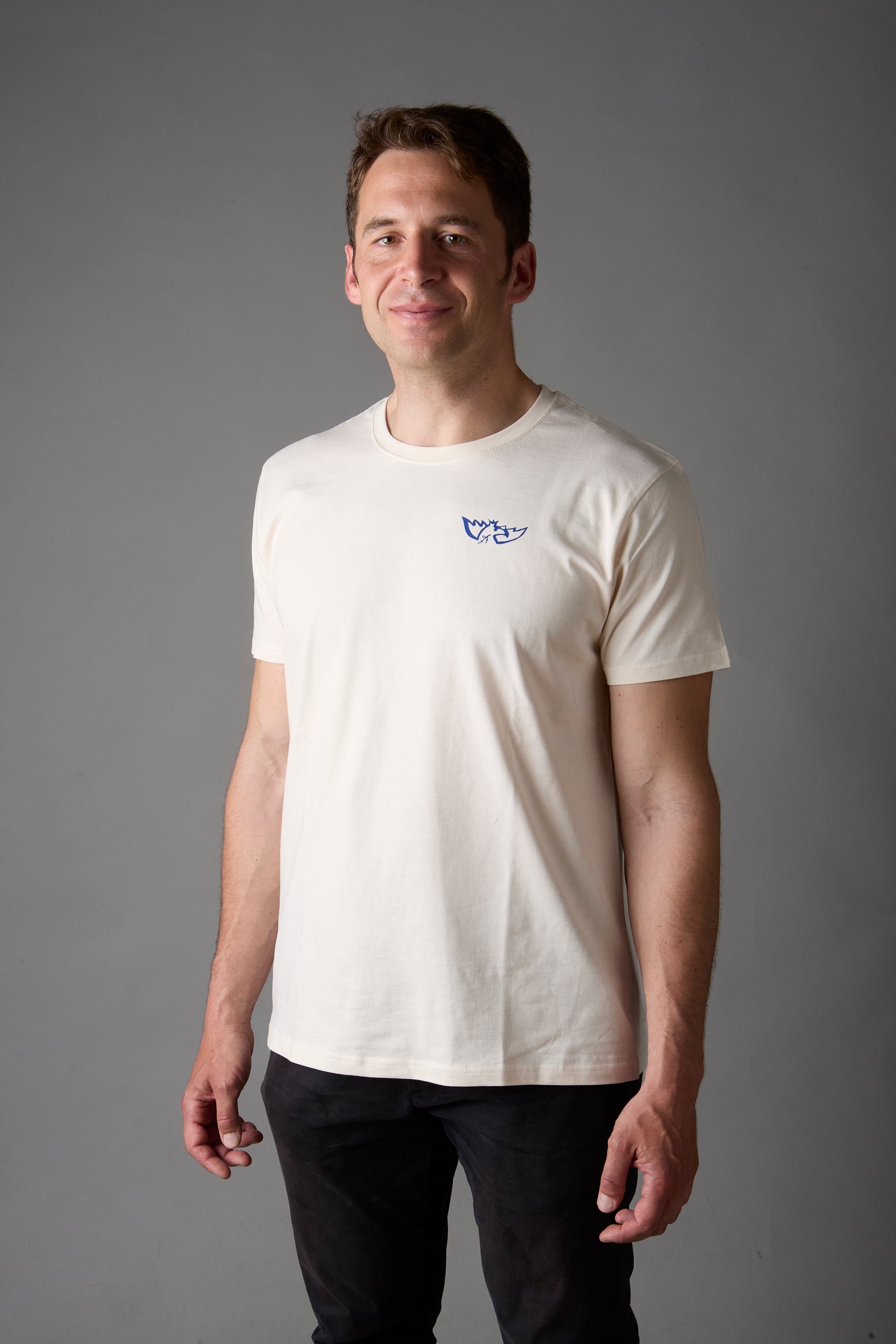 T-shirt unisex bianco vintage con grafica blu acceso