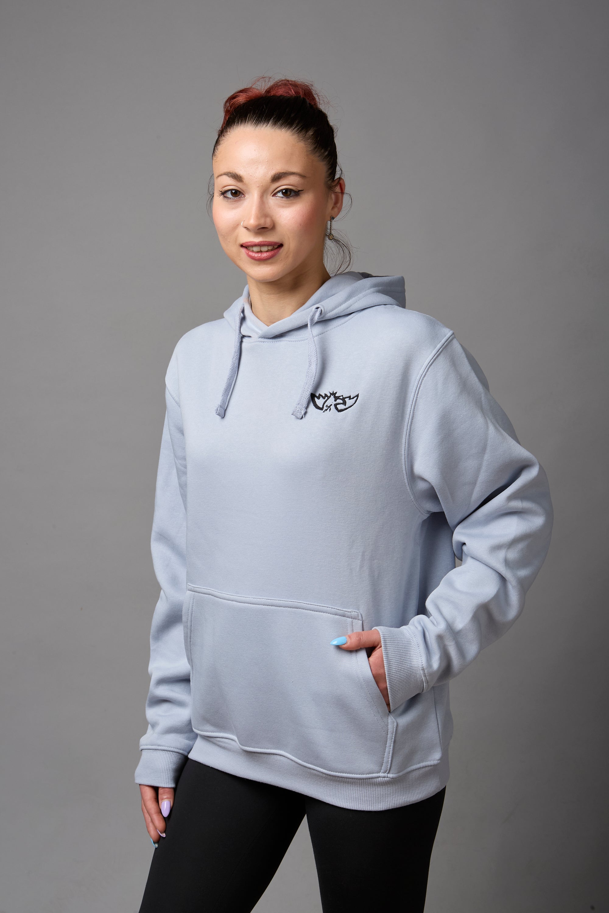 Felpa con cappuccio 50% cotone, 50%poliestere colore celeste ricamo lato cuore e stampa a tutta schiena