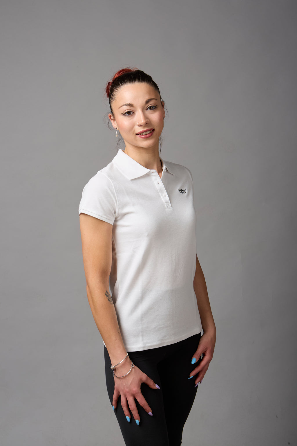 Polo donna 100%cotone bianca con ricamino nero lato cuore