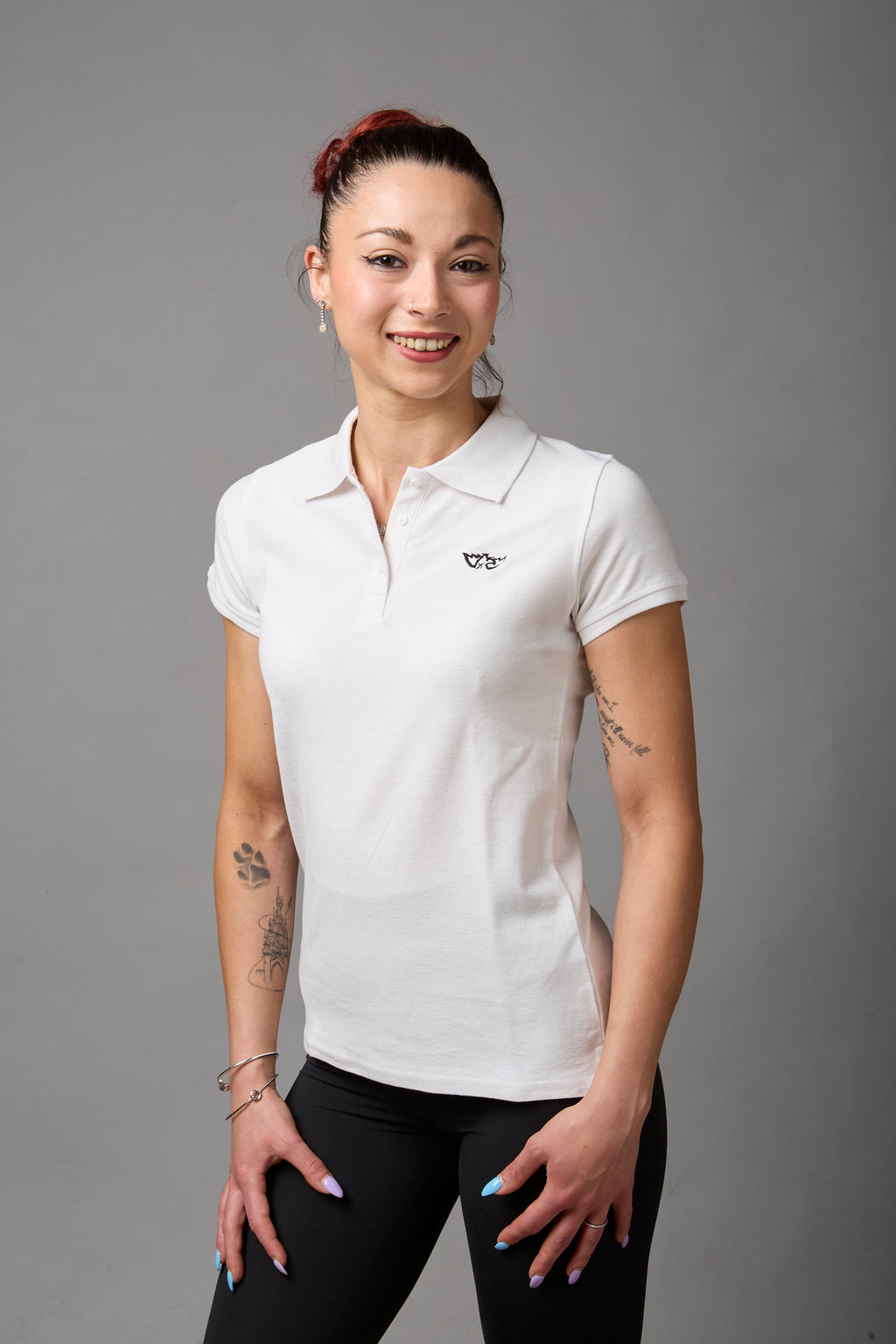 Polo donna 100%cotone bianca con ricamino nero lato cuore